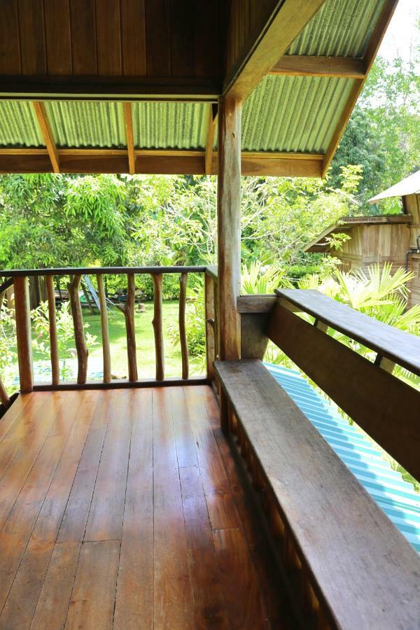 Hotel & Cabinas Nadine Cahuita Exterior foto